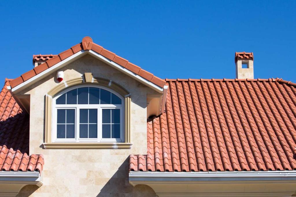 Защо битумните керемиди са най-добрият вариант за покрив за вашия дом