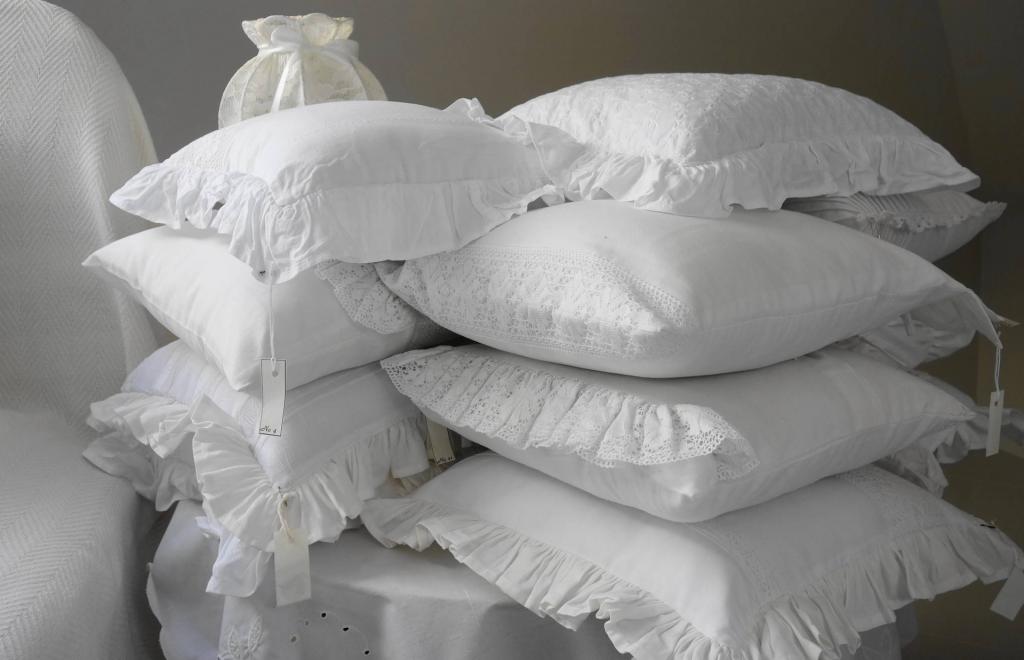 Ето как правилно да си купувате възглавници за легло