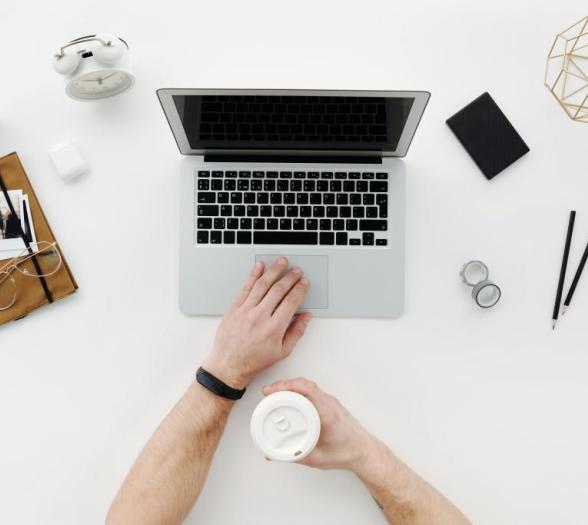 Отвъд 9 до 5: Защо четиридневната работна седмица вече не е лукс, а стратегия за успех. 