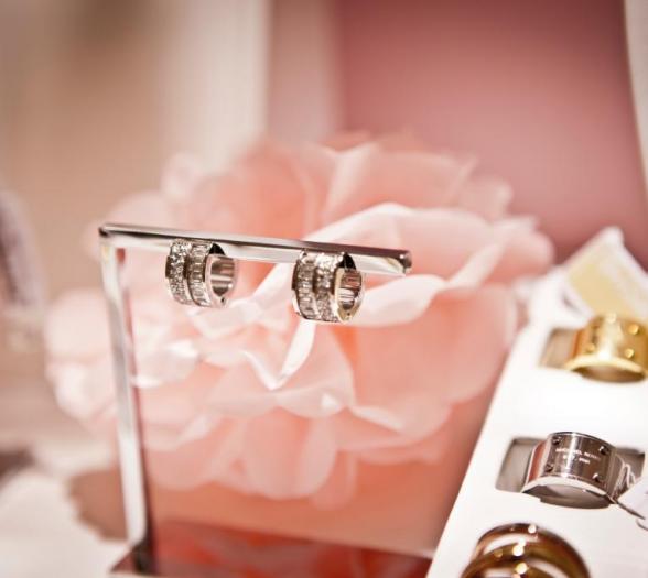 Сребърни бижута с камъни - достойна алтернатива на златото -Мода