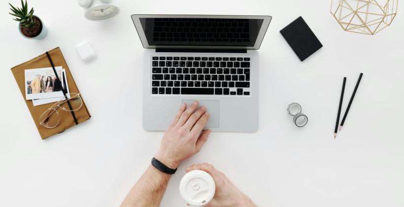 Отвъд 9 до 5: Защо четиридневната работна седмица вече не е лукс, а стратегия за успех. 