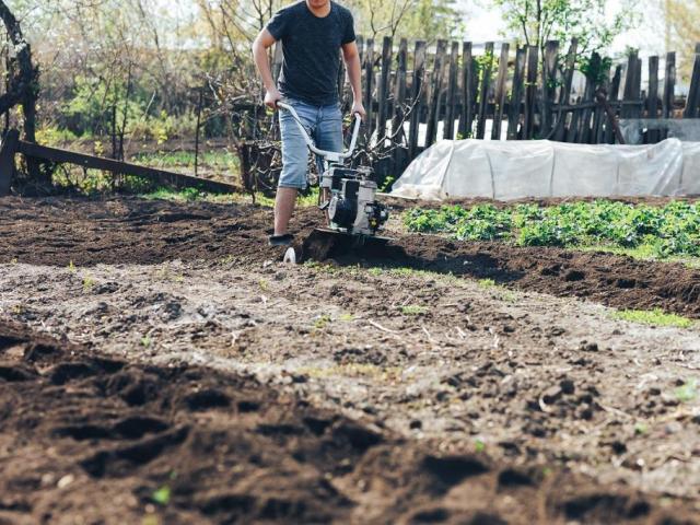 Мотофрезите подготвят почвата за сеитба -Любопитно