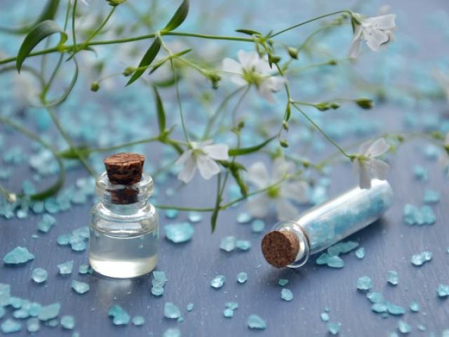  Странни съставки, които можете да откриете в парфюма си -Любопитно